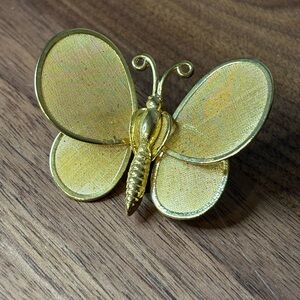 Vintage Gold tone movable Flapping spring screen wings butterfly brooch pin